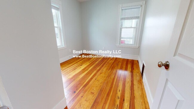 Building Photo - 27A Craigie St. Unit 3