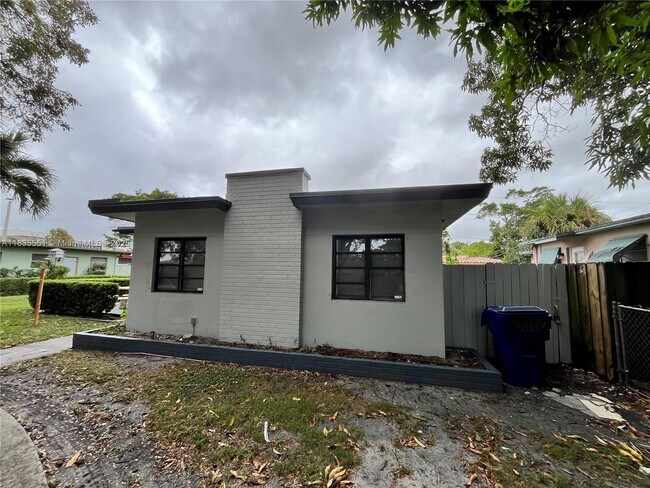 Building Photo - 1608 S 19th Ave