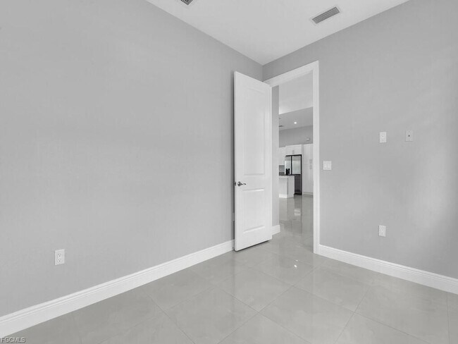 Building Photo - 4210 58th Ave NE