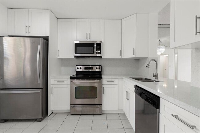 Building Photo - 2900 NW 42nd Ave