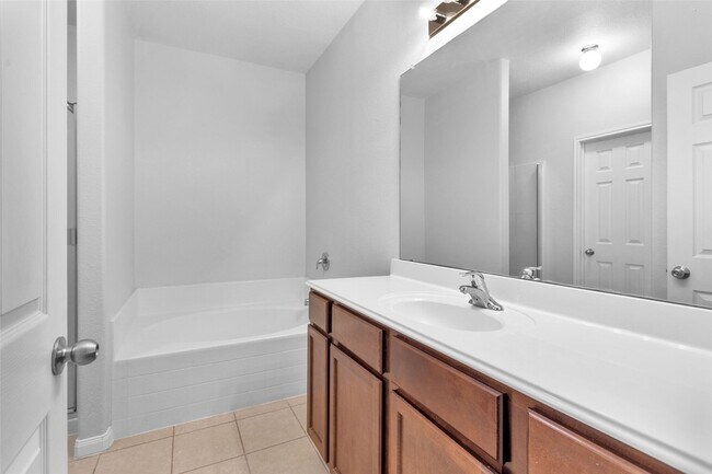 Building Photo - 30831 W Lost Creek Blvd