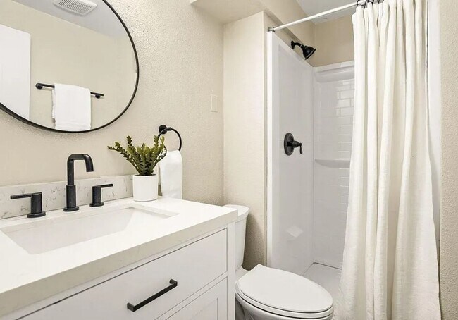 Building Photo - Beautiful, Newly Remodeled Home In Great Location!