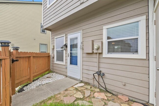 Building Photo - 3408 Glenmore Meadow Dr