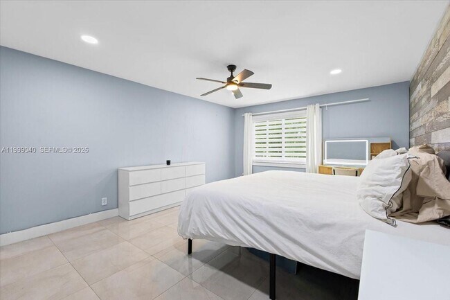 Building Photo - 6001 N Falls Cir Dr