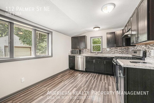 Building Photo - 112 Palmer St NE