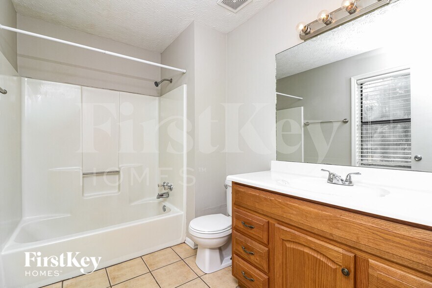 Building Photo - 1006 Hicksmil Ct SW