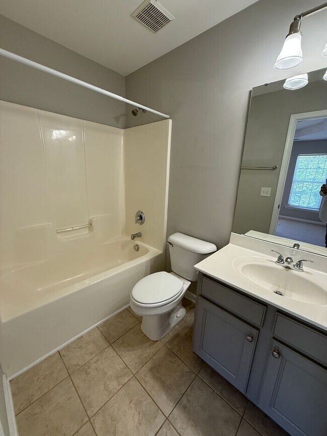 Building Photo - Prime Raleigh Location Near Crabtree & Downtown – Stunning 3BR Townhome