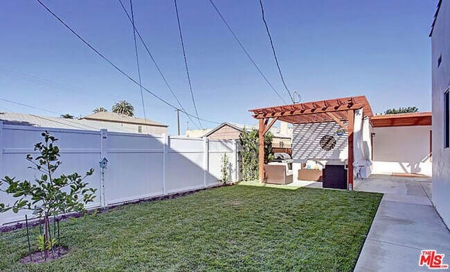 Building Photo - 2315 Cochran Ave