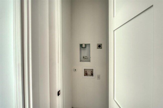 Building Photo - 8621 Nina Ln