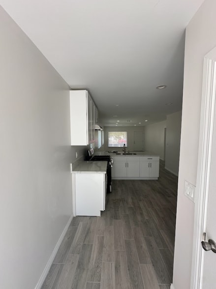 Building Photo - 4064 E 60th St