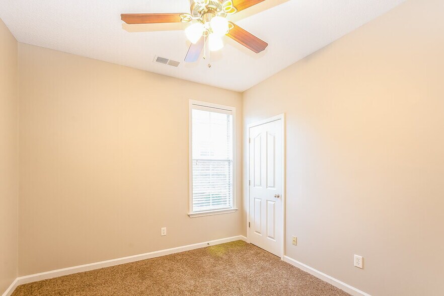 Building Photo - 12321 Longleaf Oak Trail