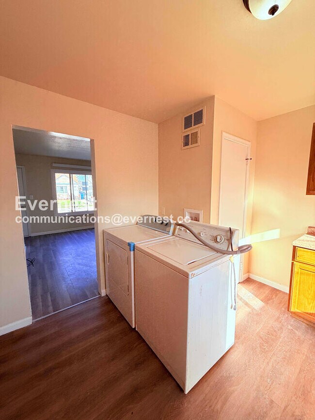 Building Photo - 24612 Berry Ave