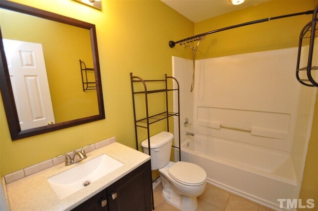 Building Photo - 2222 Trailwood Valley Cir