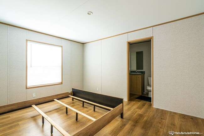 Building Photo - 160 Forrest Ave