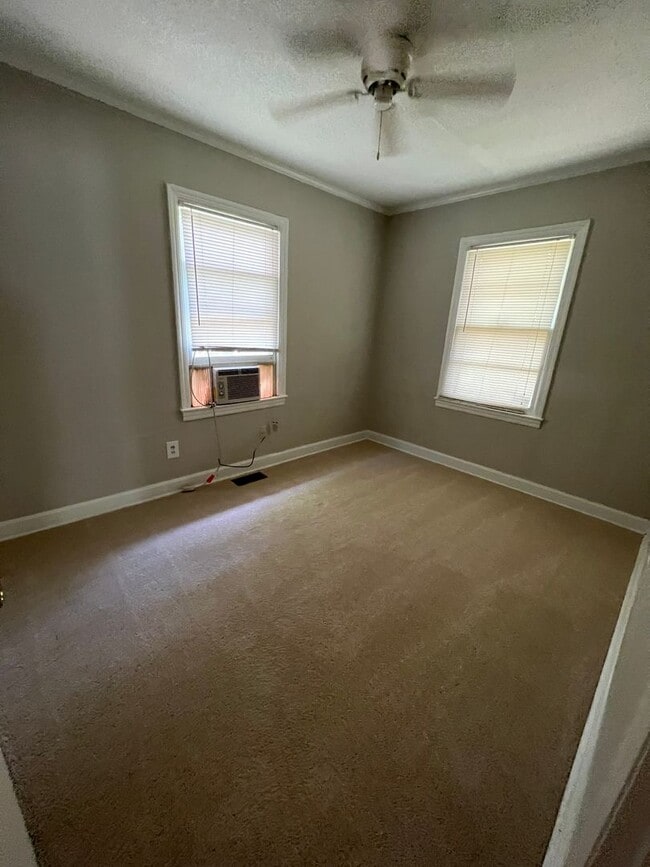 Building Photo - Chapel Hill/1BR Duplex S. Merritt Mill AVAIL
