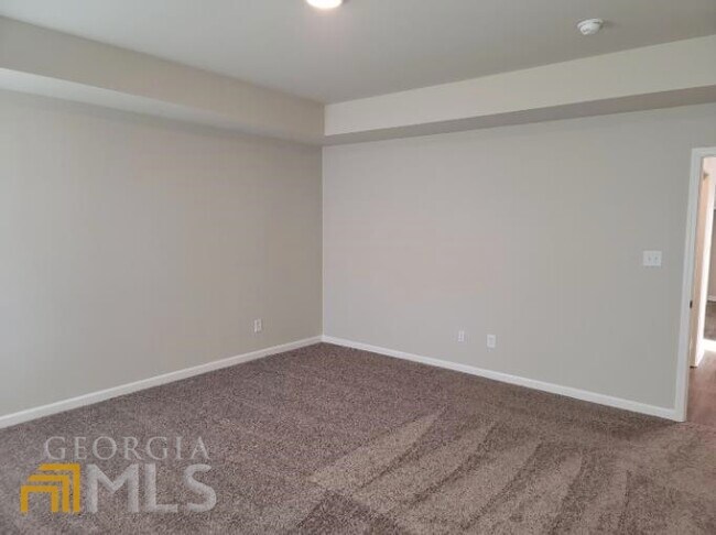 Building Photo - 275 S Ridge