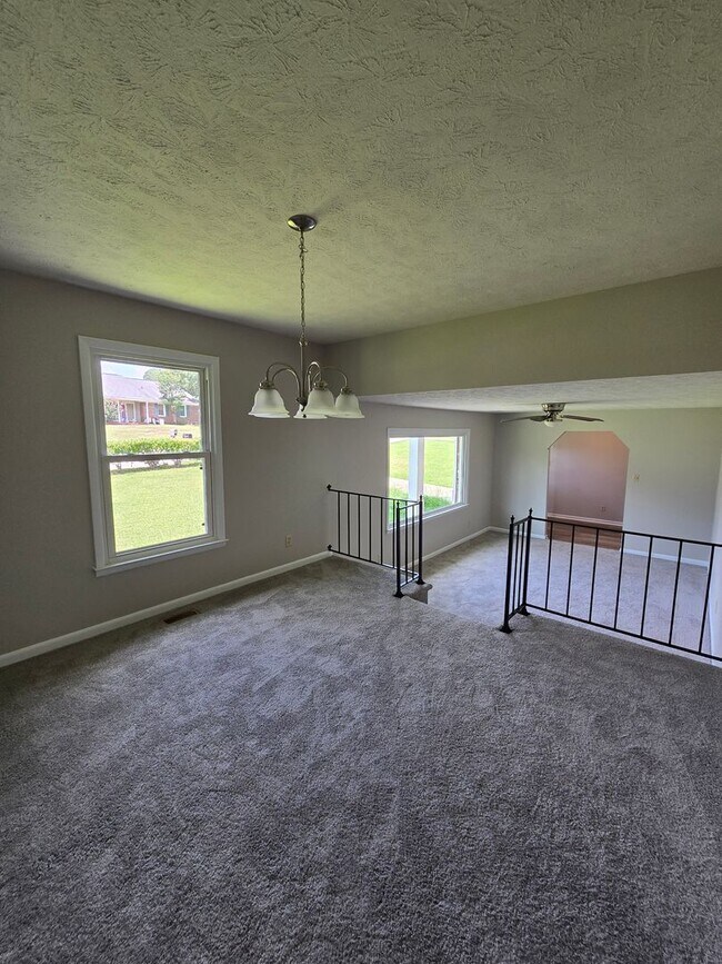 Building Photo - 7494 Beverly Dr