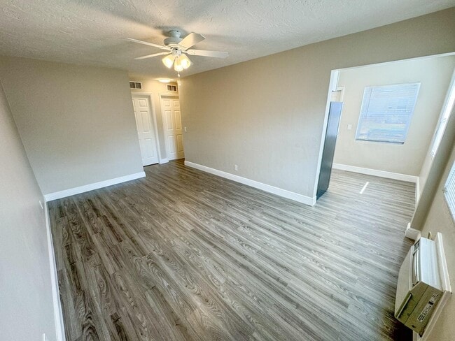 Building Photo - 908 14th St