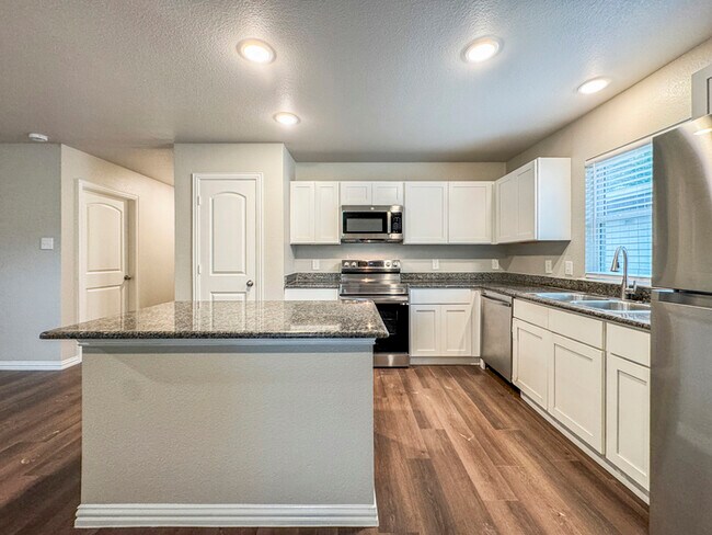 Building Photo - 2222 Echo Lake Dr