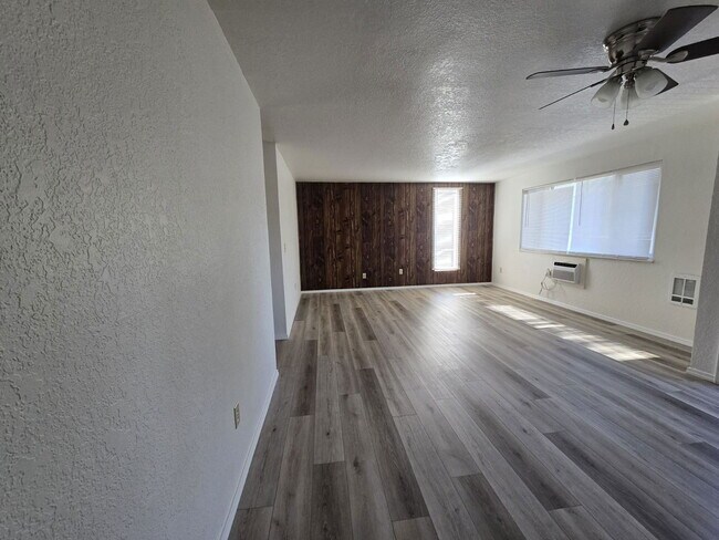 Building Photo - 140 NE Atkinson Ct