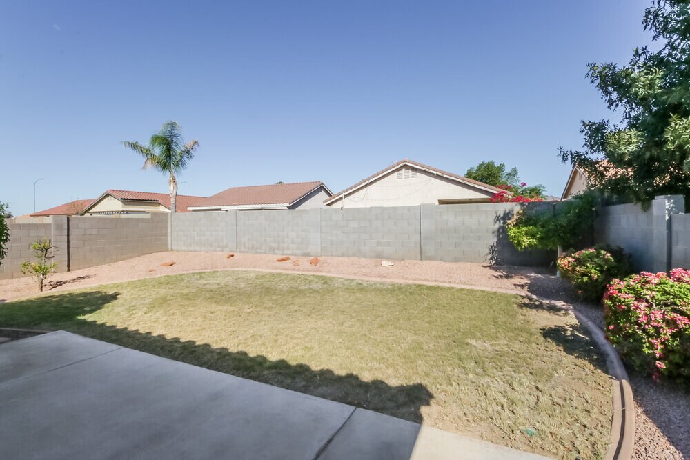 Building Photo - 10442 E Arcadia Ave