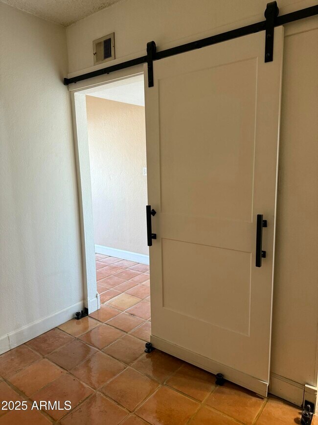 Building Photo - 349 E Thomas Rd