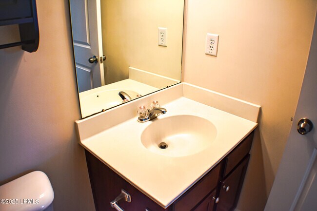 Building Photo - 48 Pennyroyal Way