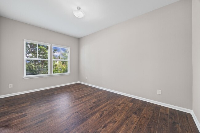 Building Photo - Spectacular 5 Bedrm, 3.5 Bath in the gated...
