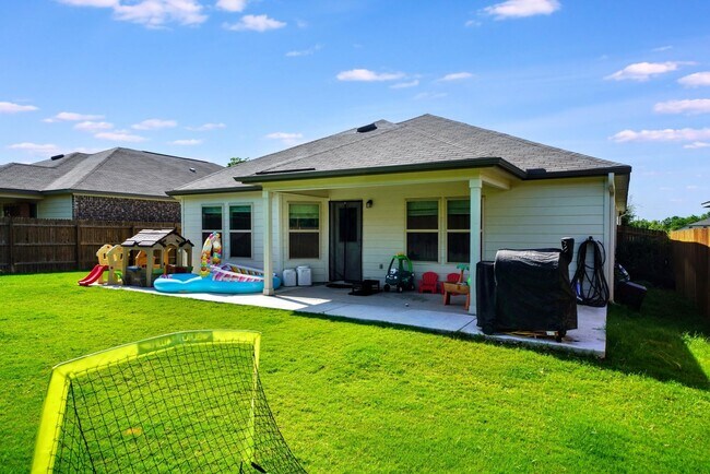 Building Photo - Stunning Home with 3-Car Garage in New Bra...