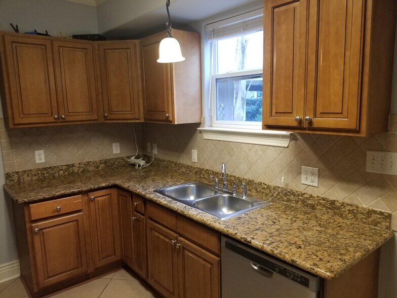 Kitchen - 1023 General Taylor
