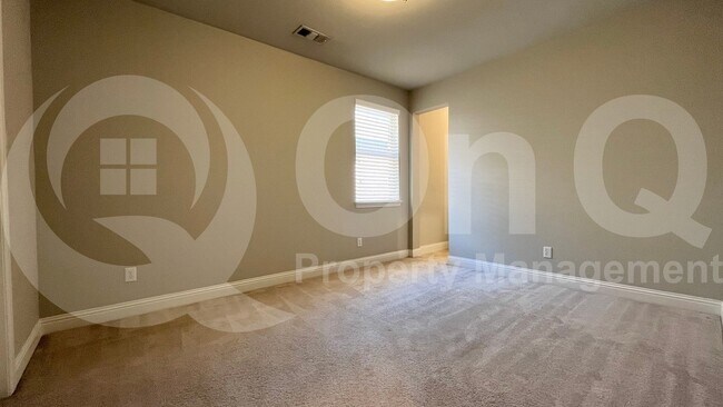 Building Photo - 7005 Golf Club Dr