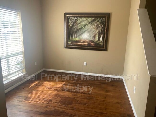 Building Photo - 1336 Royalty Dr