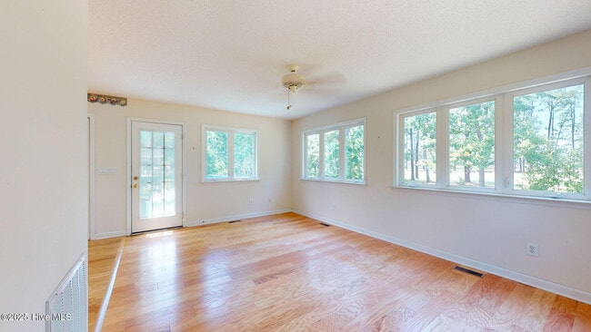 Building Photo - 2039 Royal Pines Dr