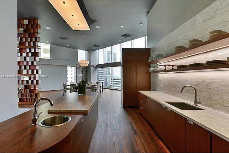 Building Photo - 1300 Brickell Bay Dr