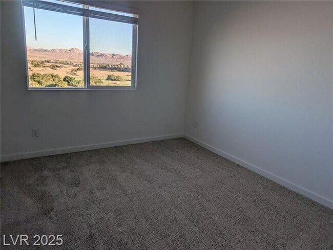 Building Photo - 246 Kobuk Ave