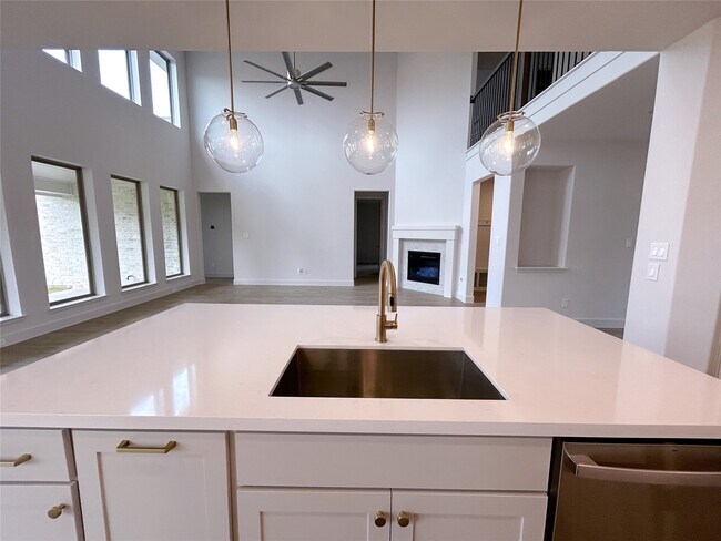 Building Photo - 5406 Holly Holw Ln