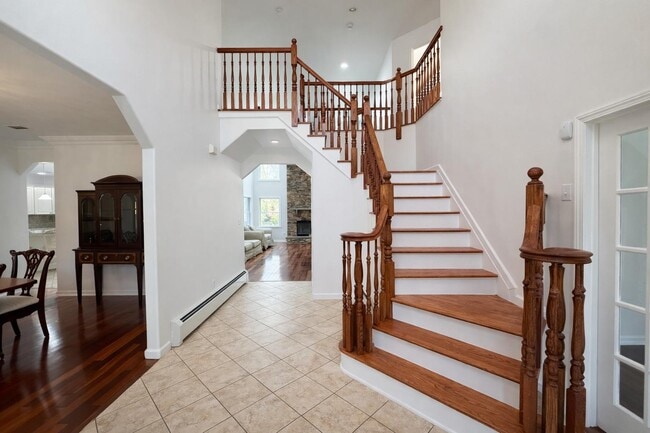 Building Photo - Stunning house for rent!!! With a pool!