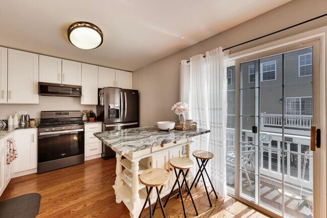 Building Photo - 590 Triumph Ct