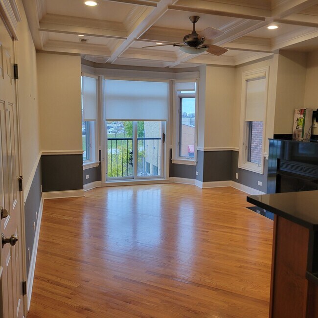 Building Photo - 2022 N Wood St