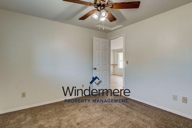 Building Photo - 2 Bed 1 Bath House W/ Garage