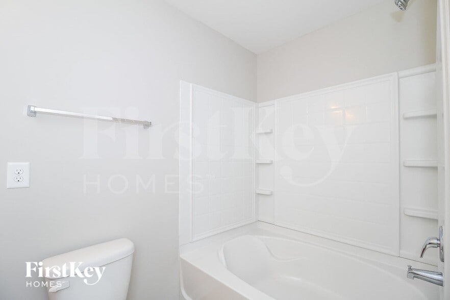 Building Photo - 4360 Oak Pointe Dr