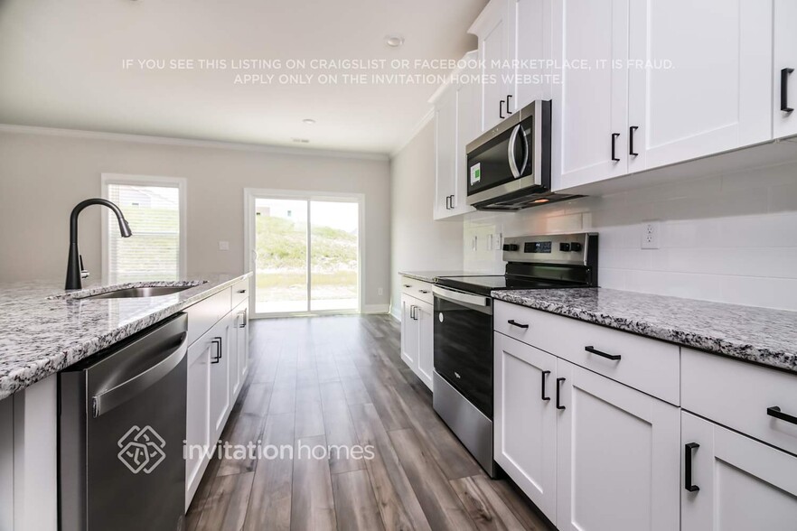 Building Photo - 502 Azalea Gaze Dr