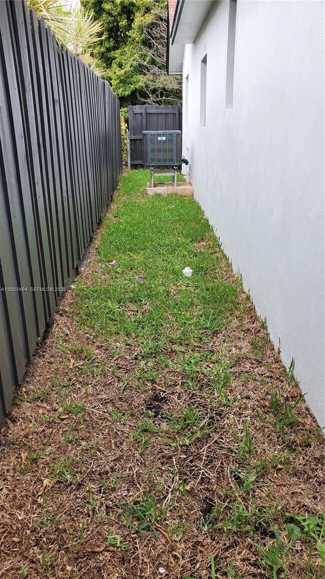 Building Photo - 40 SW 34th Ave