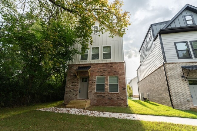 Building Photo - Brand New 2 BR Townhomes