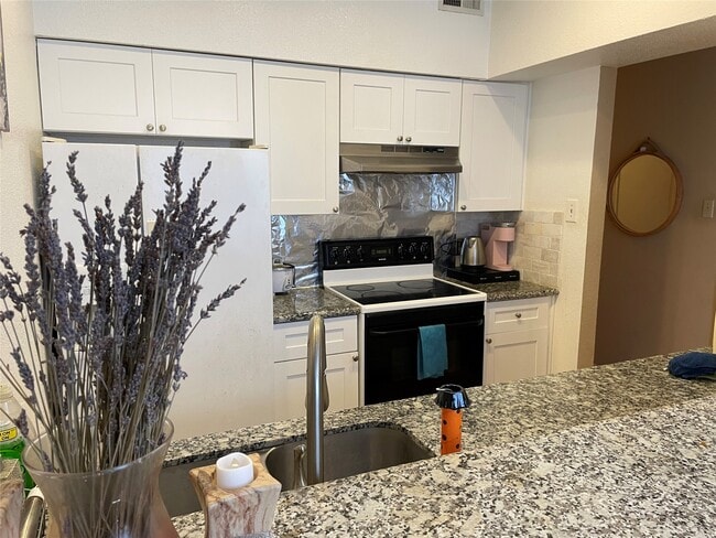 Building Photo - 8055 Cambridge St