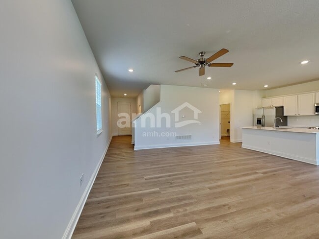 Building Photo - 1373 Pk Pl S