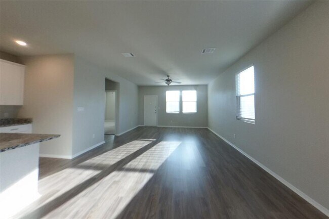 Building Photo - 5221 Saddle Clb Dr