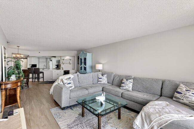 Building Photo - 9650 S Ocean Dr