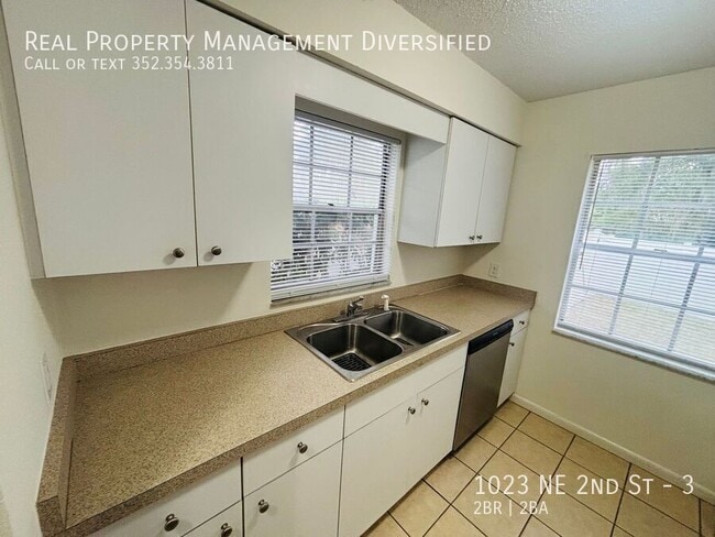 Building Photo - 1023 NE 2nd St