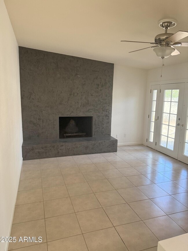 Building Photo - 2428 E La Jolla Dr